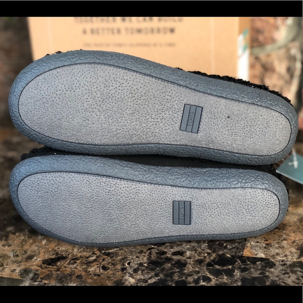 TOMS Women's Plush Faux bootie slippers - Picture 9 of 12